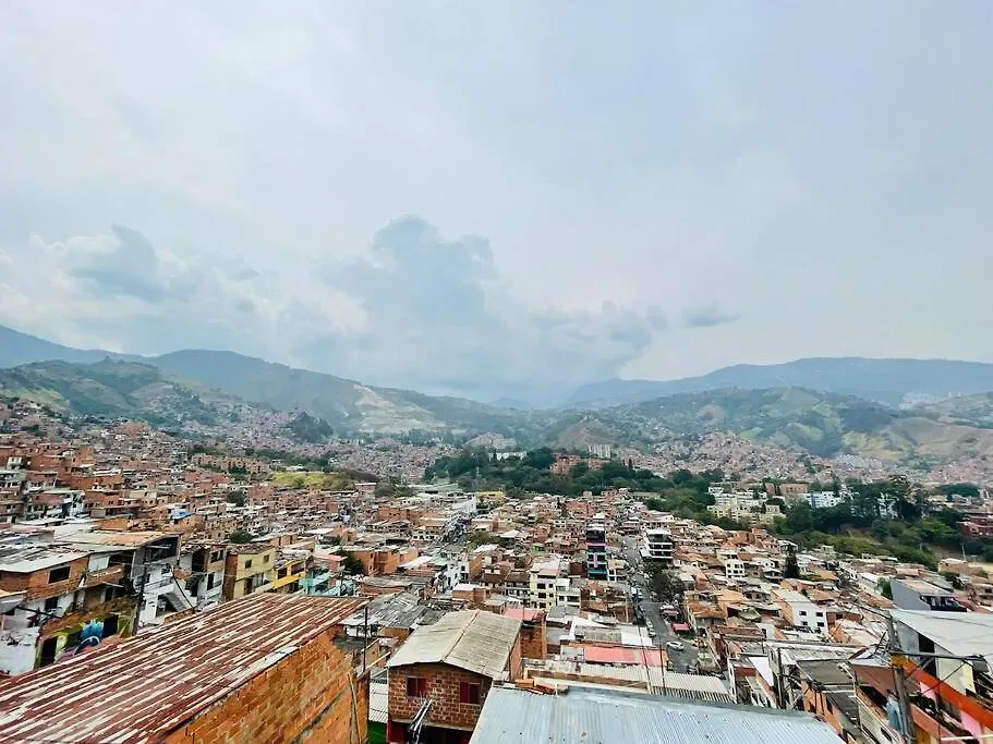 Apto Renovado 2 Hab A 6 Minutos Del Graffitour Medellin 0*,  Colombia