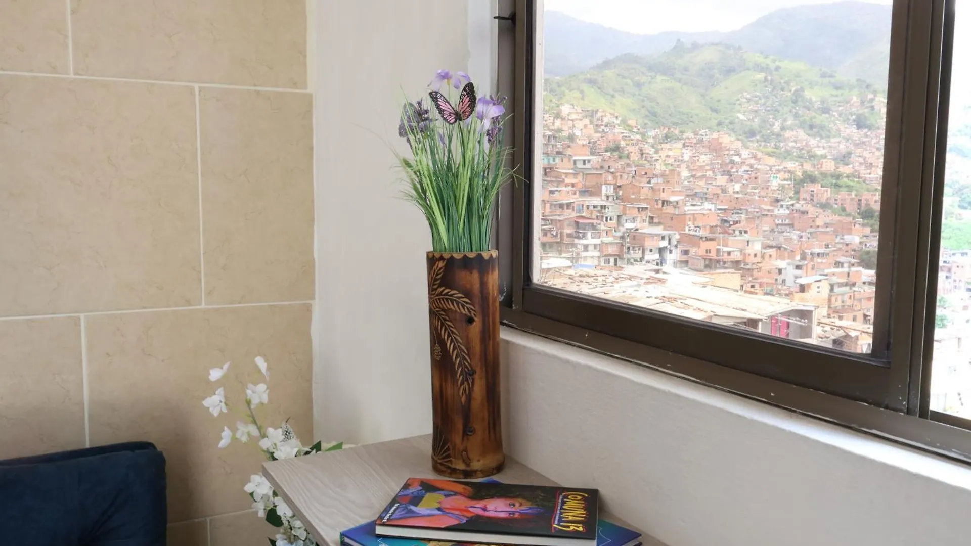 Apto Renovado 2 Hab A 6 Minutos Del Graffitour Medellin Apartment